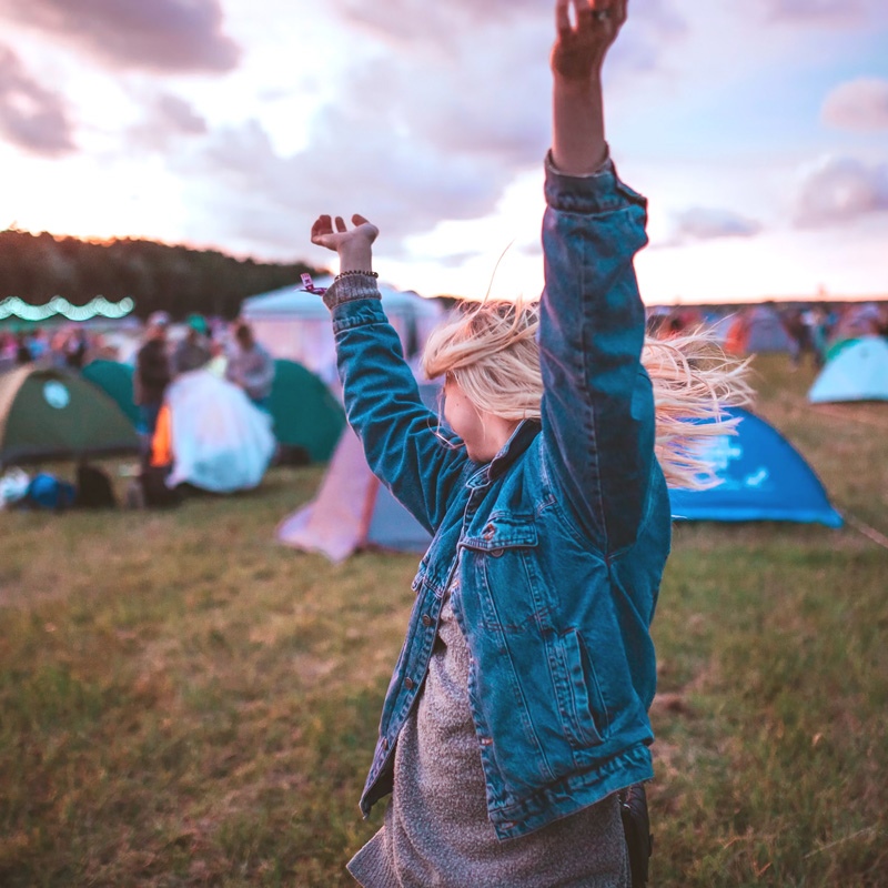 Dobří přátelé | Oficiální Camping F1 | Spielberg, Rakousko & Spa, Belgie & Imola, Itálie | Red Bull Ring & Circuit de Spa-Francorchamps & Autodromo Enzo e Dino Ferrari | Easy Camping | www.gpcamping.com