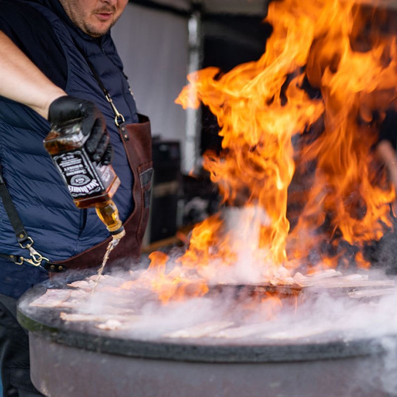 Pouliční jídlo | Oficiální Camping F1 | Spielberg, Rakousko & Spa, Belgie & Imola, Itálie | Red Bull Ring & Circuit de Spa-Francorchamps & Autodromo Enzo e Dino Ferrari | Easy Camping | www.gpcamping.com